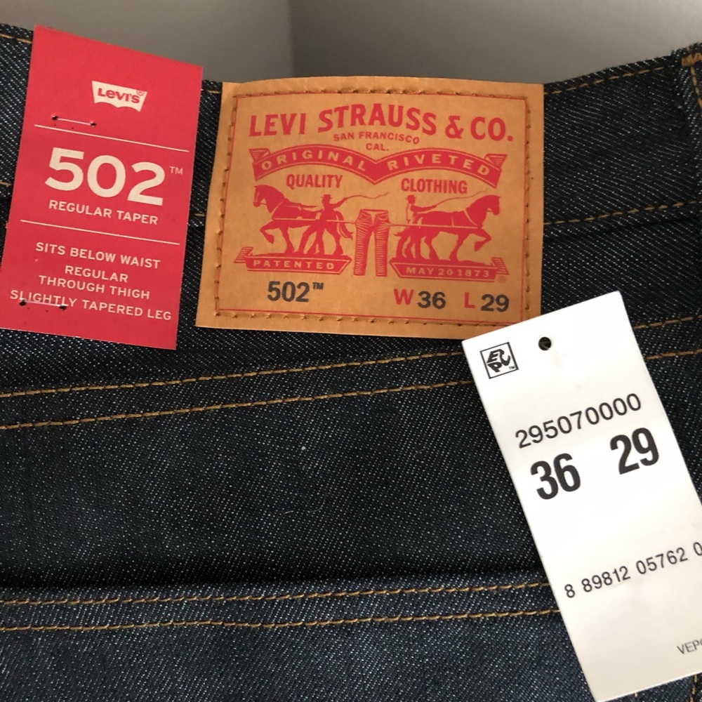 NWT Levis 502